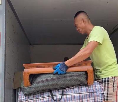 六百元請(qǐng)三位民工搬家，次日只來一人，結(jié)局卻暖了一座城
